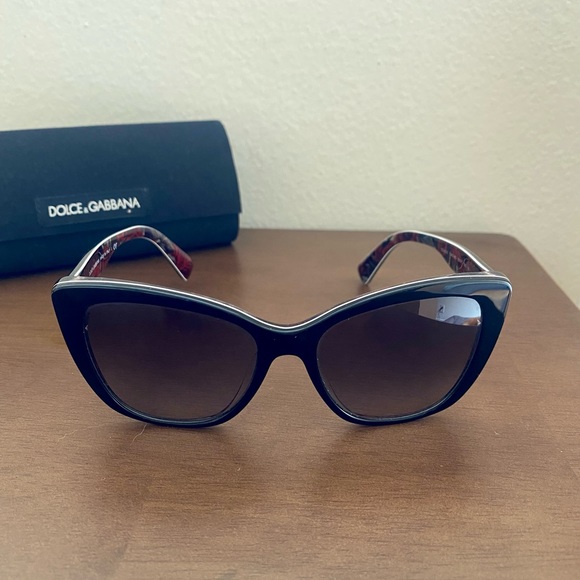 Like new Dolce & Gabbana shades - Picture 5 of 6